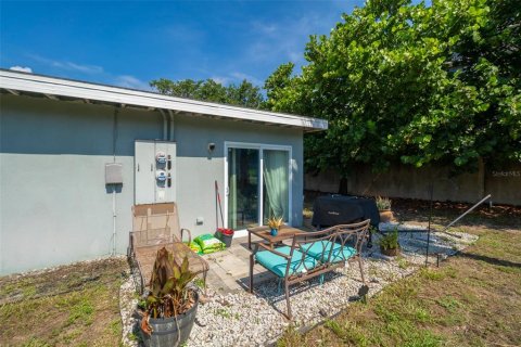 House in Cocoa Beach, Florida 2 bedrooms, 140.38 sq.m. № 1829100 - photo 23