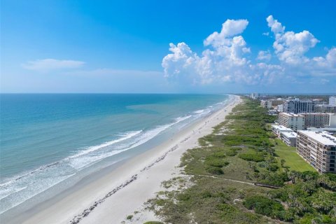 House in Cocoa Beach, Florida 2 bedrooms, 140.38 sq.m. № 1829100 - photo 30