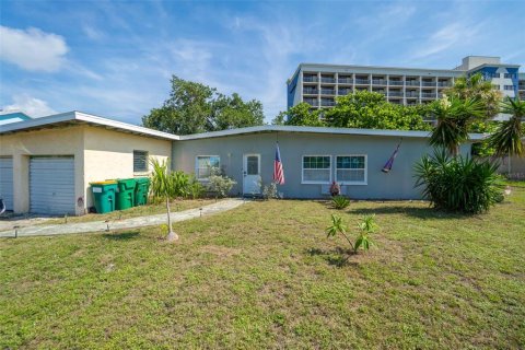 House in Cocoa Beach, Florida 2 bedrooms, 140.38 sq.m. № 1829100 - photo 2
