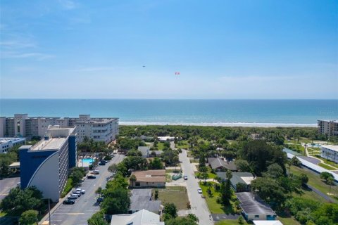 House in Cocoa Beach, Florida 2 bedrooms, 140.38 sq.m. № 1829100 - photo 28