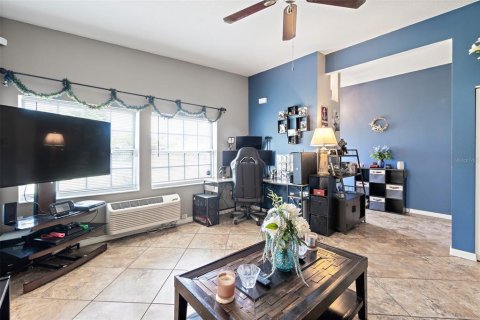 House in Cocoa Beach, Florida 2 bedrooms, 140.38 sq.m. № 1829100 - photo 5