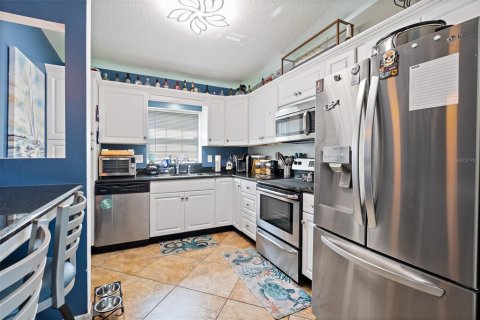 House in Cocoa Beach, Florida 2 bedrooms, 140.38 sq.m. № 1829100 - photo 7