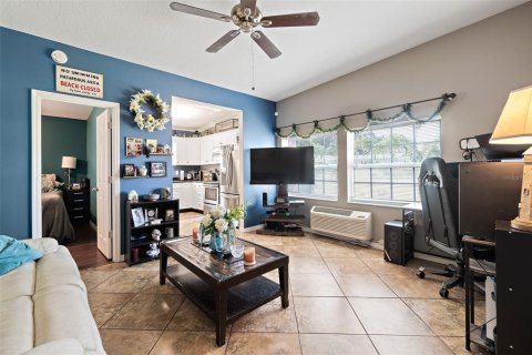 House in Cocoa Beach, Florida 2 bedrooms, 140.38 sq.m. № 1829100 - photo 4