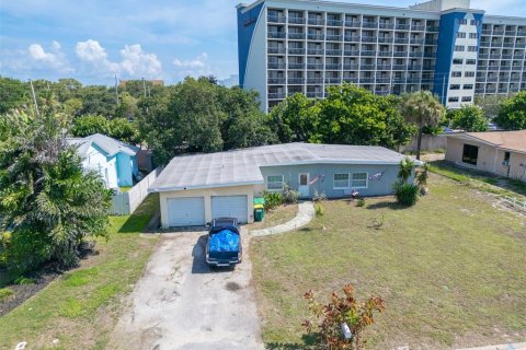 House in Cocoa Beach, Florida 2 bedrooms, 140.38 sq.m. № 1829100 - photo 19
