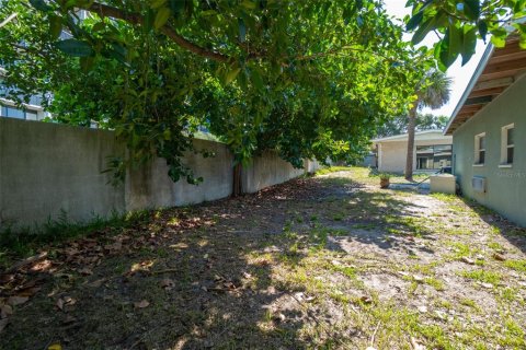 House in Cocoa Beach, Florida 2 bedrooms, 140.38 sq.m. № 1829100 - photo 21