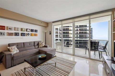 Copropriété à louer à Hallandale Beach, Floride: 1 chambre, 78.41 m2 № 1481654 - photo 2