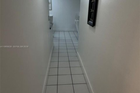 Condo in Miami, Florida, 2 bedrooms № 2020009 - photo 18