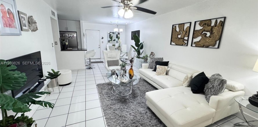 Condo in Miami, Florida, 2 bedrooms № 2020009