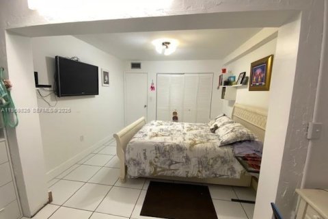 Condo in Miami, Florida, 2 bedrooms № 2020009 - photo 14