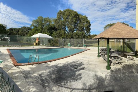 Condo in Miami, Florida, 2 bedrooms № 2020009 - photo 19