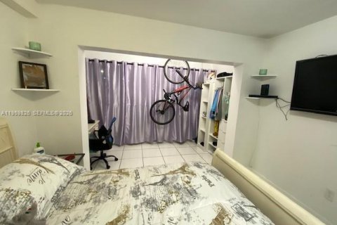 Condo in Miami, Florida, 2 bedrooms № 2020009 - photo 15