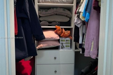 Condo in Miami, Florida, 2 bedrooms № 2020009 - photo 11