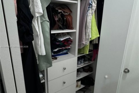 Condo in Miami, Florida, 2 bedrooms № 2020009 - photo 12