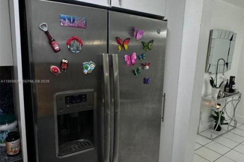 Condo in Miami, Florida, 2 bedrooms № 2020009 - photo 6