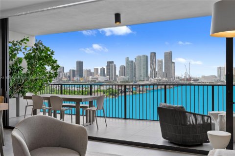 Condo in Miami, Florida, 1 bedroom  № 1947083 - photo 11