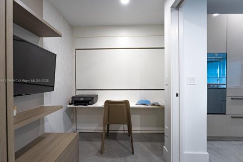 Condo in Miami, Florida, 1 bedroom  № 1947083 - photo 14