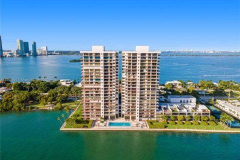 Condo in Miami, Florida, 1 bedroom  № 1947083 - photo 30