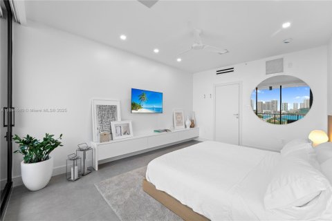 Condo in Miami, Florida, 1 bedroom  № 1947083 - photo 21
