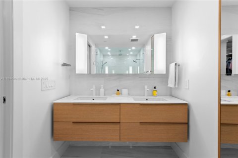 Condo in Miami, Florida, 1 bedroom  № 1947083 - photo 26