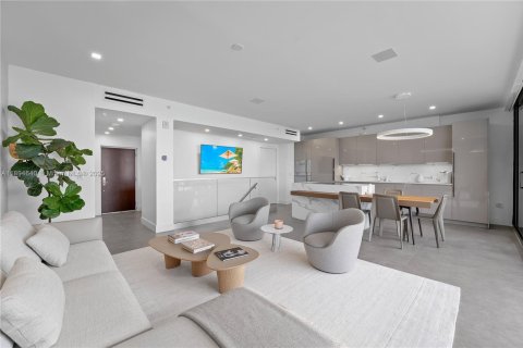 Condo in Miami, Florida, 1 bedroom  № 1947083 - photo 5