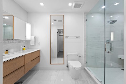 Condo in Miami, Florida, 1 bedroom  № 1947083 - photo 24