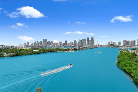 Condo in Miami, Florida, 1 bedroom  № 1947083 - photo 27