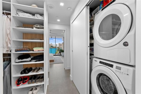 Condo in Miami, Florida, 1 bedroom  № 1947083 - photo 23