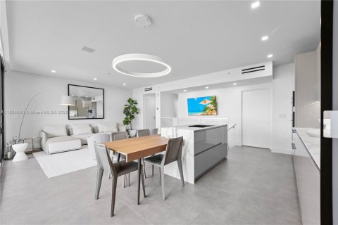 Condo in Miami, Florida, 1 bedroom  № 1947083 - photo 4