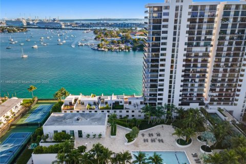 Condo in Miami, Florida, 1 bedroom  № 1947083 - photo 29