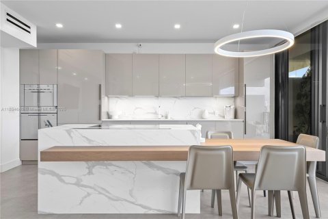 Condo in Miami, Florida, 1 bedroom  № 1947083 - photo 8