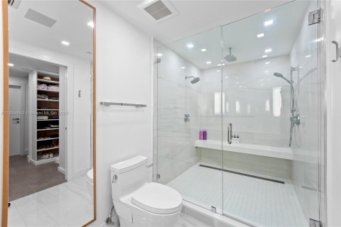 Condo in Miami, Florida, 1 bedroom  № 1947083 - photo 25