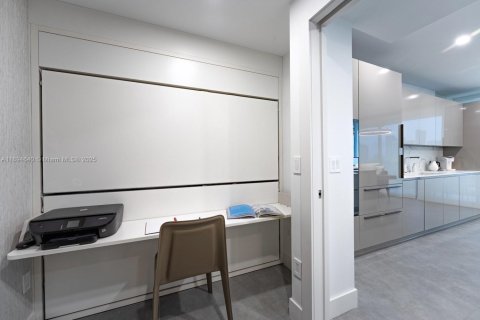 Condo in Miami, Florida, 1 bedroom  № 1947083 - photo 15