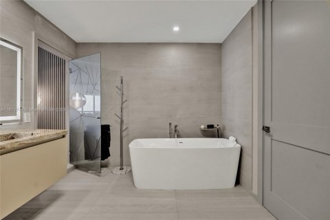 Copropriété à louer à Miami, Floride: 3 chambres, 268.3 m2 № 1925796 - photo 24