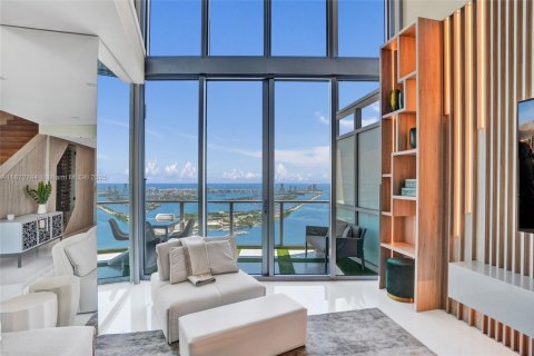 Copropriété à louer à Miami, Floride: 3 chambres, 268.3 m2 № 1925796 - photo 4