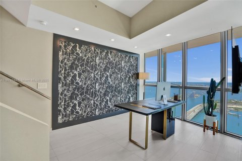 Copropriété à louer à Miami, Floride: 3 chambres, 268.3 m2 № 1925796 - photo 17