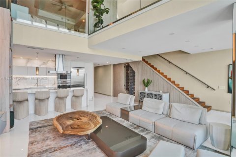 Copropriété à louer à Miami, Floride: 3 chambres, 268.3 m2 № 1925796 - photo 12