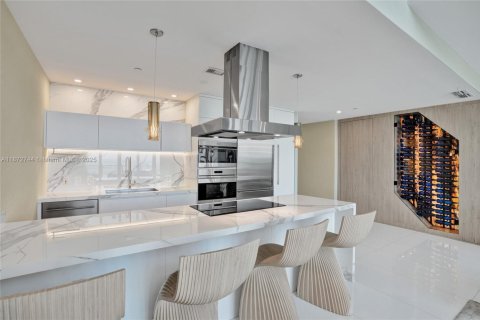 Copropriété à louer à Miami, Floride: 3 chambres, 268.3 m2 № 1925796 - photo 9