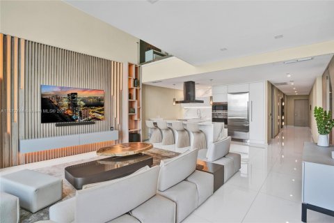 Copropriété à louer à Miami, Floride: 3 chambres, 268.3 m2 № 1925796 - photo 10