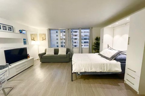 Condo in Miami Beach, Florida  № 1689209 - photo 9