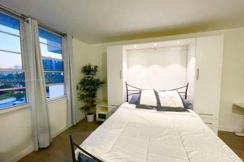Condo in Miami Beach, Florida  № 1689209 - photo 2