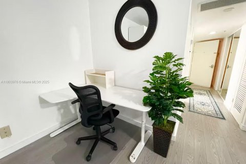 Condo in Miami Beach, Florida  № 1689209 - photo 4