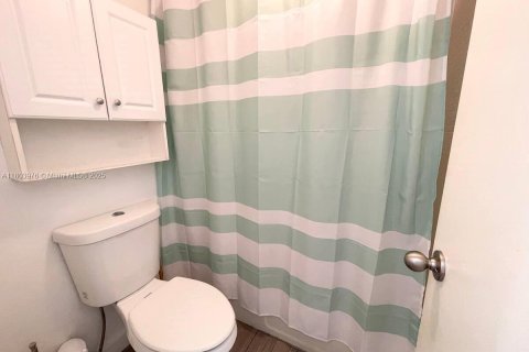 Condo in Miami Beach, Florida  № 1689209 - photo 11