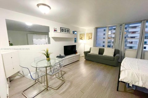 Condo in Miami Beach, Florida  № 1689209 - photo 8