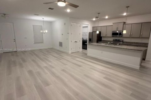 House in Palm Bay, Florida 3 bedrooms № 2069119 - photo 9