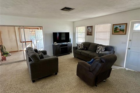 House in Deltona, Florida 2 bedrooms, 89.65 sq.m. № 1531978 - photo 3