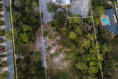 Commercial property in Mary Esther, Florida № 558145 - photo 1