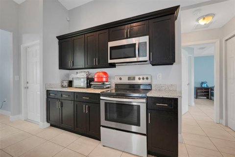 House in Kissimmee, Florida 4 bedrooms, 185.71 sq.m. № 1643071 - photo 11
