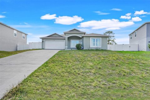 House in Kissimmee, Florida 4 bedrooms, 185.71 sq.m. № 1643071 - photo 1