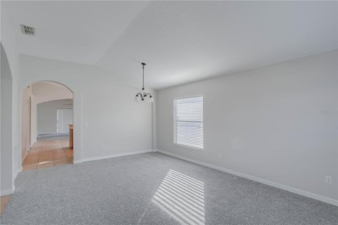 House in Orlando, Florida 4 bedrooms, 190.73 sq.m. № 2203040 - photo 7