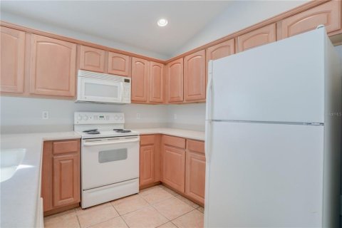 House in Orlando, Florida 4 bedrooms, 190.73 sq.m. № 2203040 - photo 13